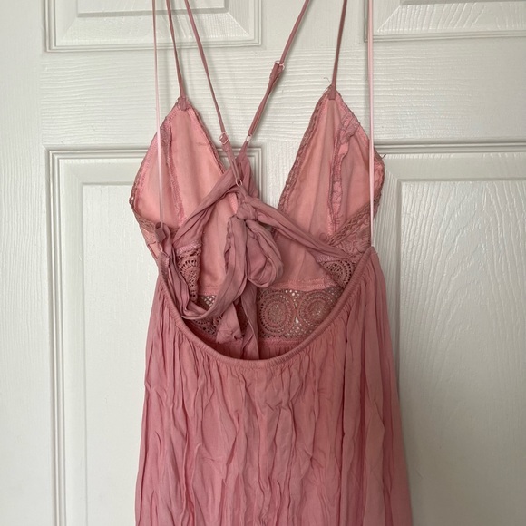 Clothes - Picture 3 of 5